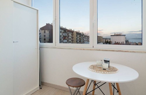 Paco De Arcos Apartment | Stylish Apartment W/River View by LovelyStay