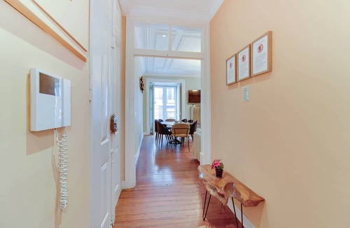 Encarnacao Apartment | Emenda 1 - Charming Apartment in Chiado w/Parking