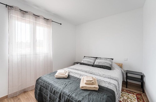 Esposende Apartment | Retro-modern retreat in Esposende