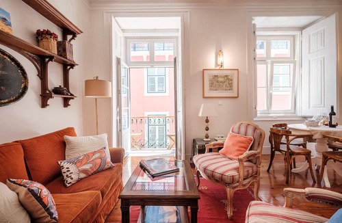 Baixa Apartment | Central 2BR/2BA Apartment Balcony Elevator in Baixa