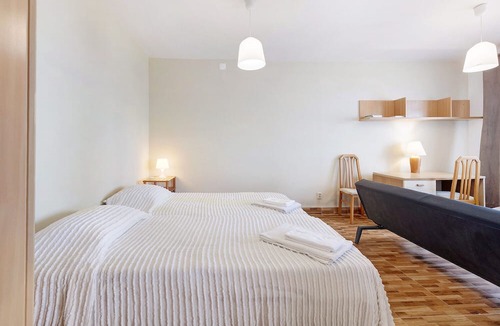 Colares Apartment | Studio Apartment 'Estúdio Alto Da Praia' with Sea View, Shared Pool and Wi-Fi