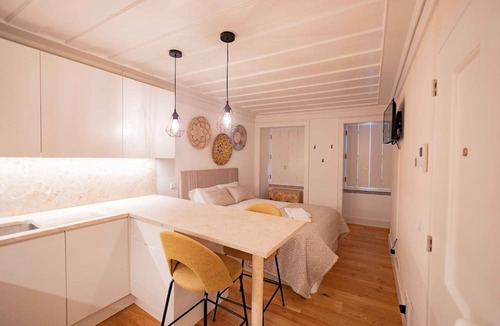 Santa Isabel Apartment | New Center Lisbon Apartment