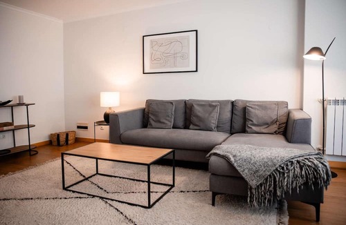 Lumiar Apartment | ✨The Metropolitan: Premium Apartment with Balcony and Parking at Uptown