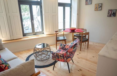Uniao de Freguesias do Centro Apartment | TRULY PORTO - Beautiful apartment with balcony, pool and garden view located in downtown Porto
