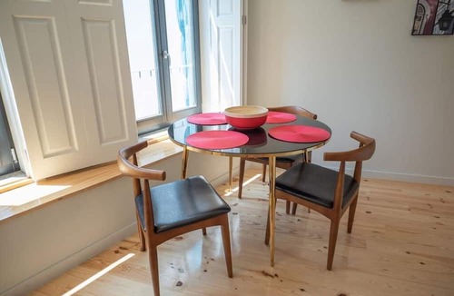 Uniao de Freguesias do Centro Apartment | TRULY PORTO - Beautiful apartment with balcony, pool and garden view located in downtown Porto