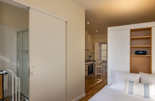 Foz do Douro Apartment | Studio with courtyard, at 3 min walking from the beach and 20 from center by BUS