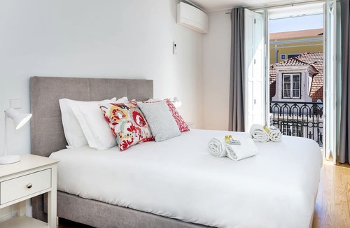 Encarnacao Apartment | Amazing 1BDR Apartment in Chiado by LovelyStay