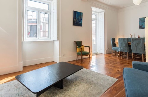 Merces Apartment | Peaceful Living - Heart of the City by LovelyStay