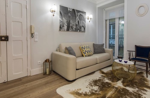 Sacramento Apartment | Vintage Flat Near Santa Justa's Lift by LovelyStay