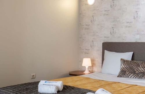 Lordelo do Ouro e Massarelos Apartment | Gorgeous Flat w/Balcony by HostWise