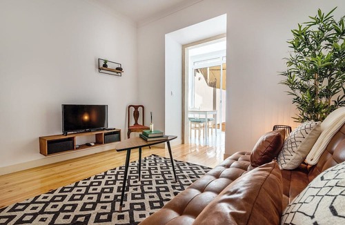 Alcantara Apartment | GuestReady - Dazzling stay with private terrace