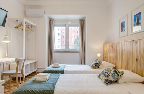 Sao Joao de Deus Apartment | Home Out 2E - 5 Bedroom apartment with parking