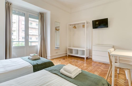 Sao Joao de Deus Apartment | Home Out 2E - 5 Bedroom apartment with parking