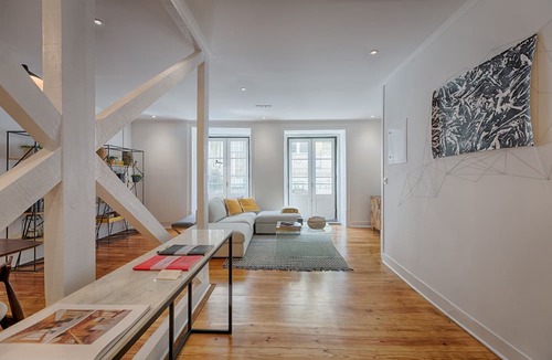 Misericordia Apartment | Architectural Gem in Bica