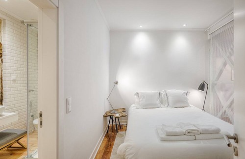 Misericordia Apartment | Architectural Gem in Bica