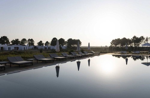 Baiona House | Craveiral Farmhouse by Belong