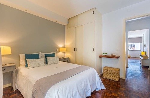 Santa Maria Maior Apartment | ☀️One bedroom Downtown apartment with Balcony, by Farmers' Market in Zona Velha (Downtown)!