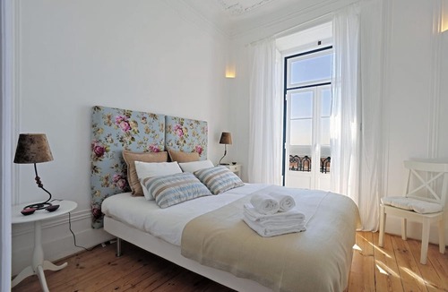 Alfama Apartment | Remedios I - sunny with fantastic river view!