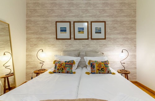 Alfama Apartment | TV2 - Alfama Charm | AC | Walk to Train & Tram 28 2 bedrooms sleeps 5