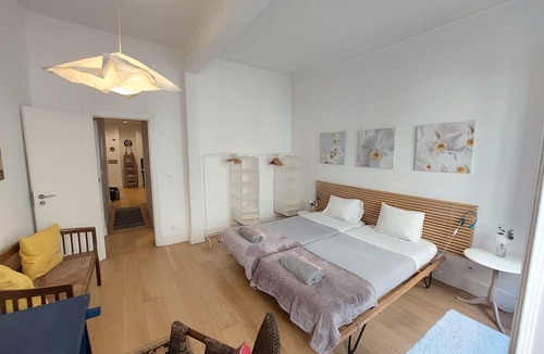 Penha de Franca Apartment | Apart. with private garden - central location/3 metro stops to historic center