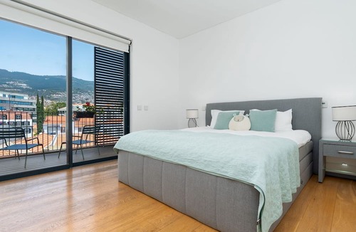 Se Apartment | Parkside Marina Vista by LovelyStay