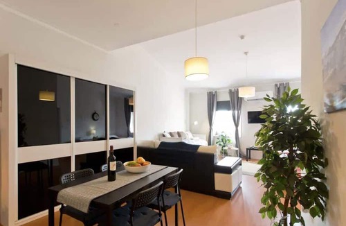Uniao de Freguesias do Centro Apartment | 2 Comfy Flats w/Netflix | Ace Location by HostWise