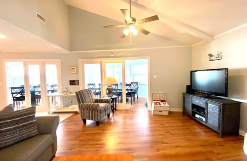 Isle of Palms House | Cozy Family Beach Home w/Private Pool & Just Steps to the Beach