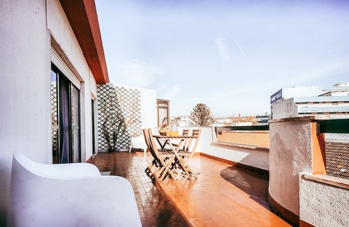 Mina Apartment | Amadora Terrace View By Gt House