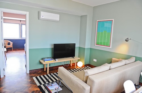 Santo Antonio Apartment | Red, Red Wine in Lisbon by Misha's Place (3B)