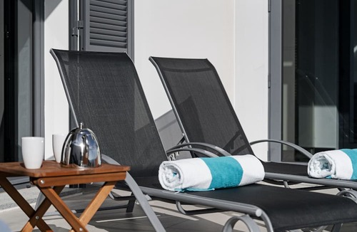 Canico Apartment | Caniço VI, spacious apartment with pool.