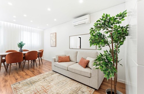 Bonfim Apartment | GuestReady - Blossom Mosaic Sunflower Apartment