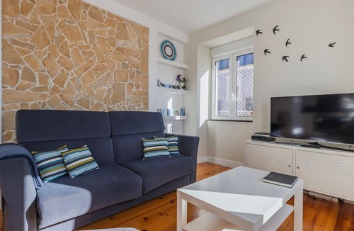 Santa Engracia Apartment | Comfort & Bright Apartment by LovelyStay