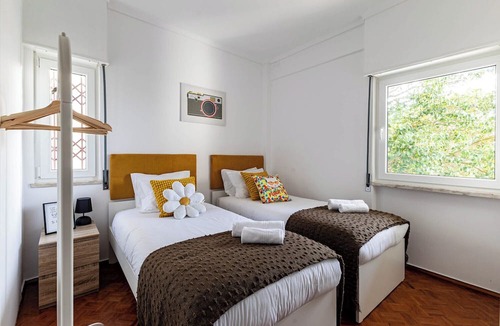 Paco De Arcos Apartment | The Ambassador's Retreat - Open Space - 100% Equipped