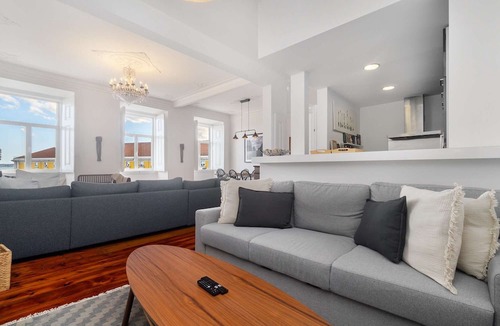 Se Apartment | Majestic Lisbon Stay with Breathtaking River Views