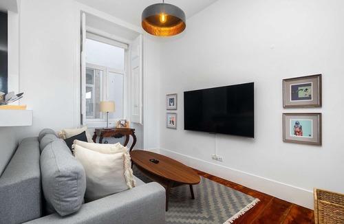 Se Apartment | Majestic Lisbon Stay with Breathtaking River Views