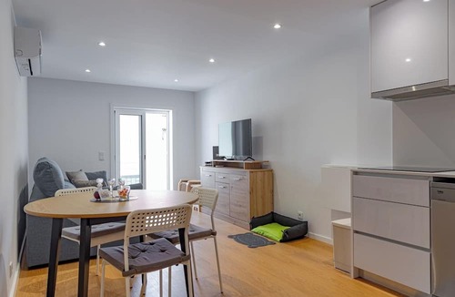 Madalena Apartment | Charming|Relaxing Getaway w/Terrace and Workspace