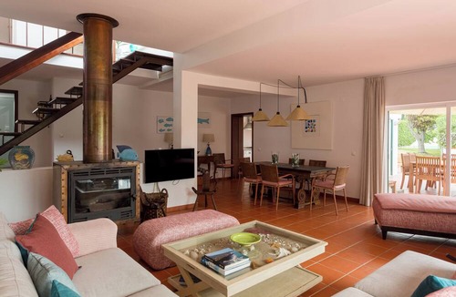 Praia das Macas Apartment | Spacious Luxury Villa | Pool and Garden in Sintra