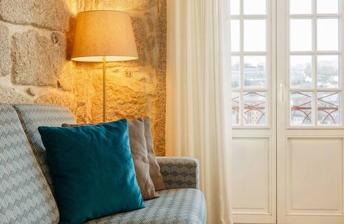 Sao Nicolau Apartment | Rustic Stone Hideaway near Oporto River