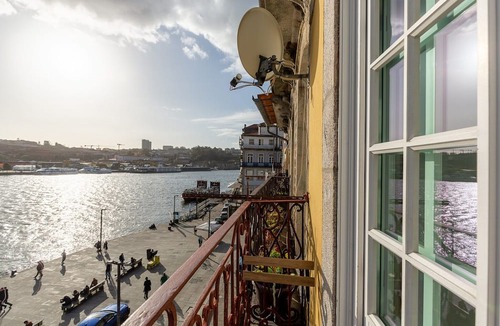 Sao Nicolau Apartment | Porto Stay for 3 near Ribeira