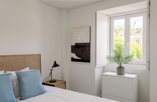 Linda-a-Velha Apartment | Charm Studio – Lisbon Getaway