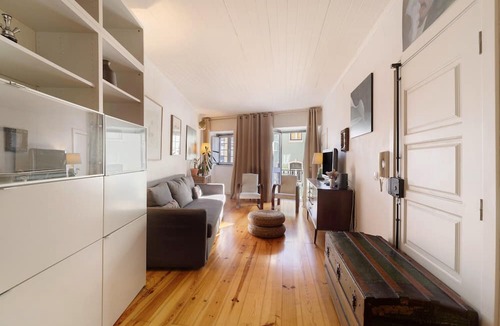 Alcantara Apartment | Apartment 'Rio Alcântara' with Private Terrace, Balcony and Wi-Fi
