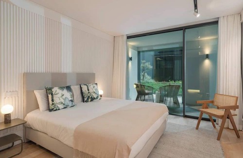 Se Apartment | Luxury Garden Apartment at Savoy Insular