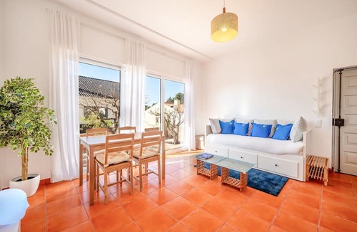 Parede Apartment | Charming Haven on the Portuguese Riviera
