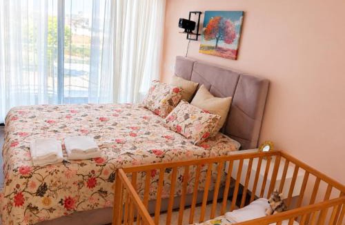 Olhao House | Casa Elegante V3 Moderna 2 Suítes, Jardim e Garagem Privados