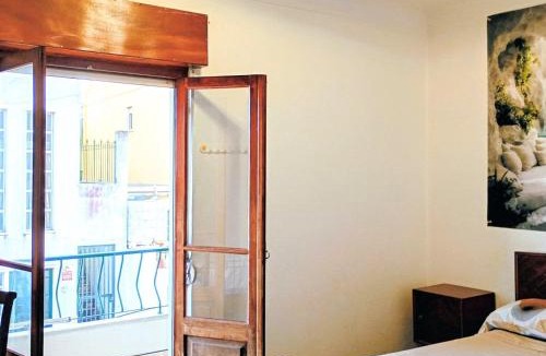 Apelacao House | Big Room tourist with balcony near the lisbon airport