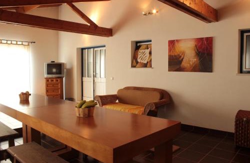 Burinhosa House | Charming House in Burinhosa, Pataias with Shared Pool