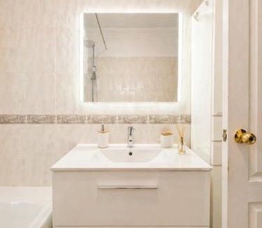 Portimao Apartment | Oasis Parque Ground Floor Apartment with Pools, Jacuzzi & Tennis Portimao