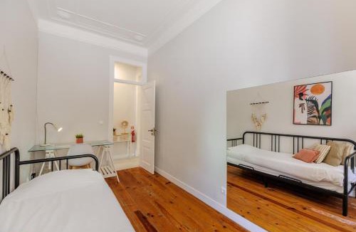 Santa Engracia Apartment | Stunning River View 3BR near Alfama - Renovated