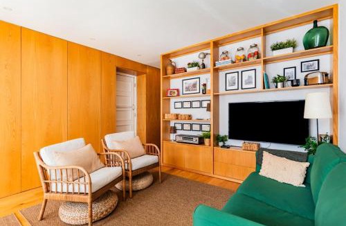Sao Joao de Deus Apartment | @ShôLubi - Charming, Quiet & Cozy!