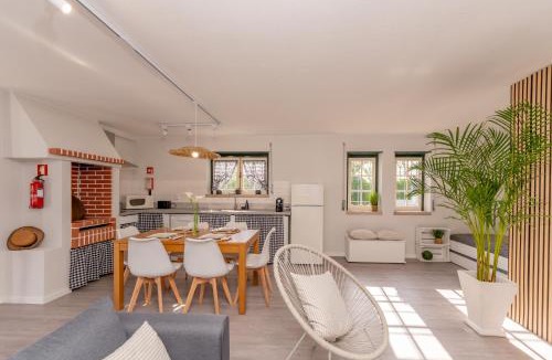 Praia de Santa Cruz Apartment | Casa do Ze Grande - Private Patio with BBQ